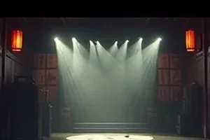 国产一级片片库主推影片的横版剧照，画面为一艘夜航货船穿过薄雾
