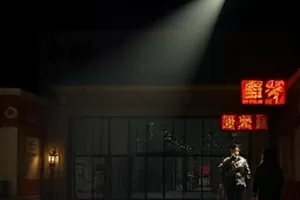 山脊线剧照：三人在雪坡上行进的背影