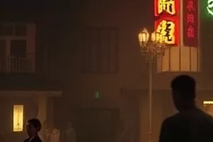 十七码头剧照：黄昏时分的货运码头与堆叠集装箱